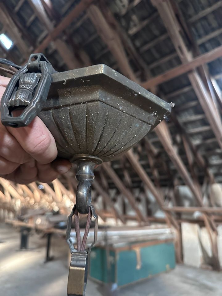 alter Leuchter Kronleuchter Deckenlampe aus Bronze in Borgsdorf