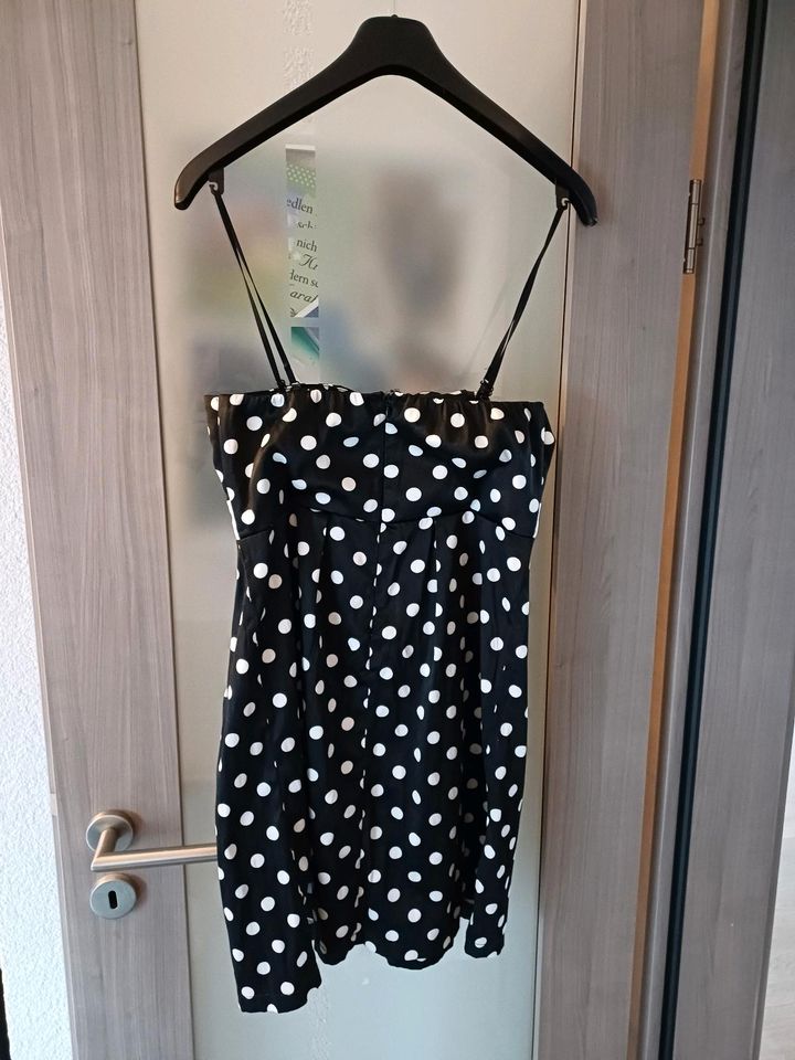 Rockabilly-Kleid schwarz mit weißen Punkten in Lößnitz