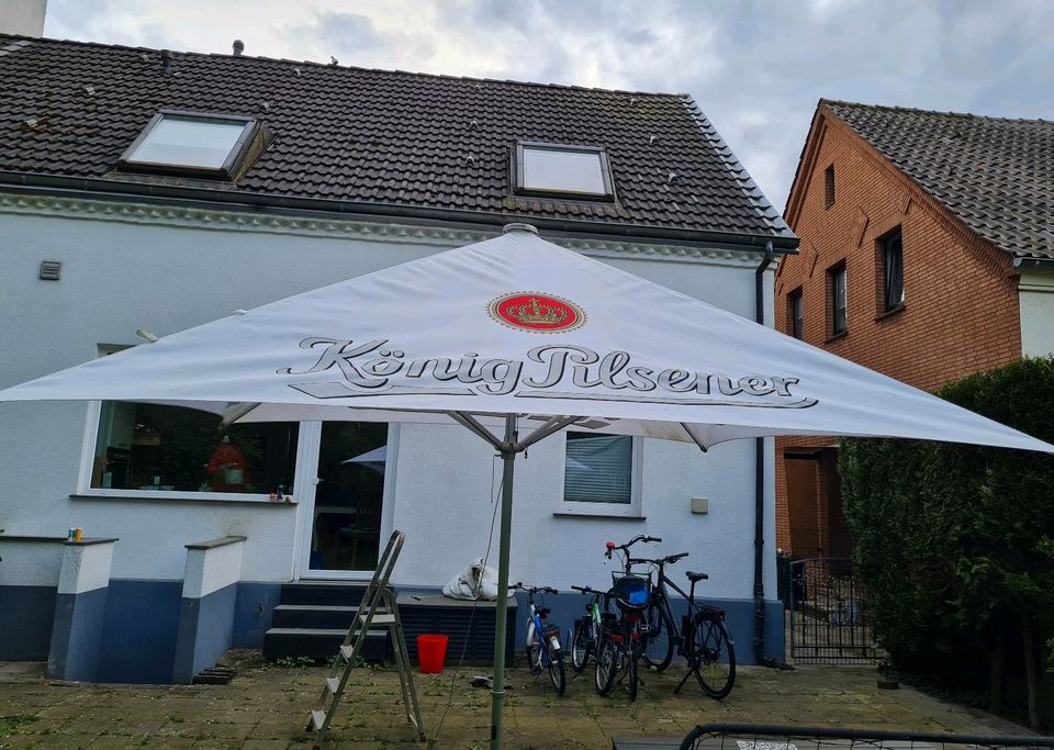 Gastronomieschirm 5Meter Sonnenschirm mit Ständer und Hülle in Mülheim (Ruhr)