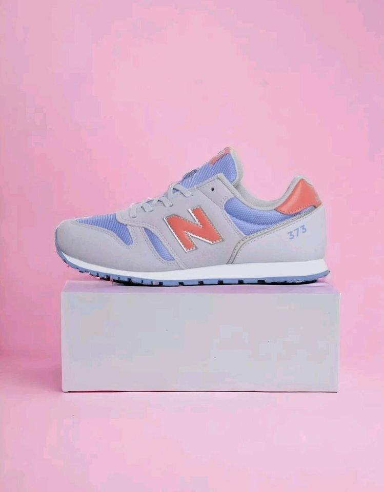 New Balance Textil Sneaker Sneakers Classic Lila Flieder 39.5 in Mühlheim am Main