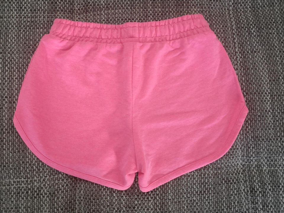 Neon Pinke Hot Pants Größe 140 und 146 für Zwillinge in Konstanz