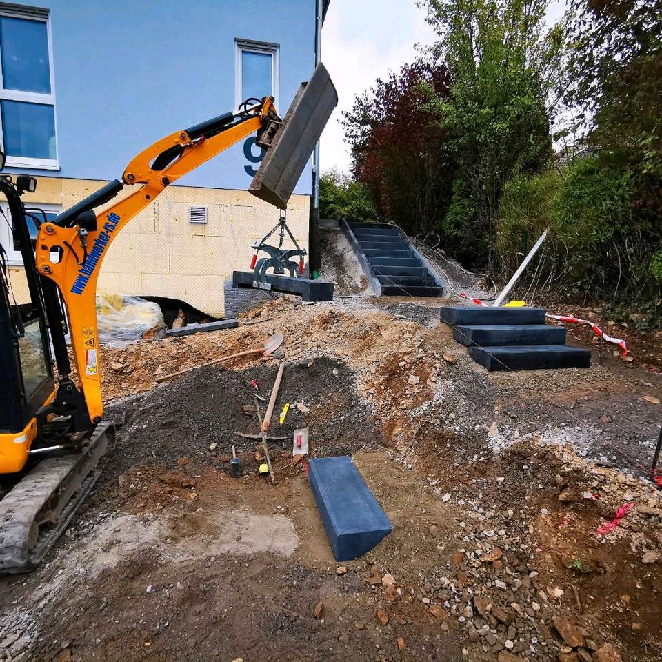 Bagger Arbeiten Ausschachtung Garten und Landschaftsbau Pool in Gevelsberg