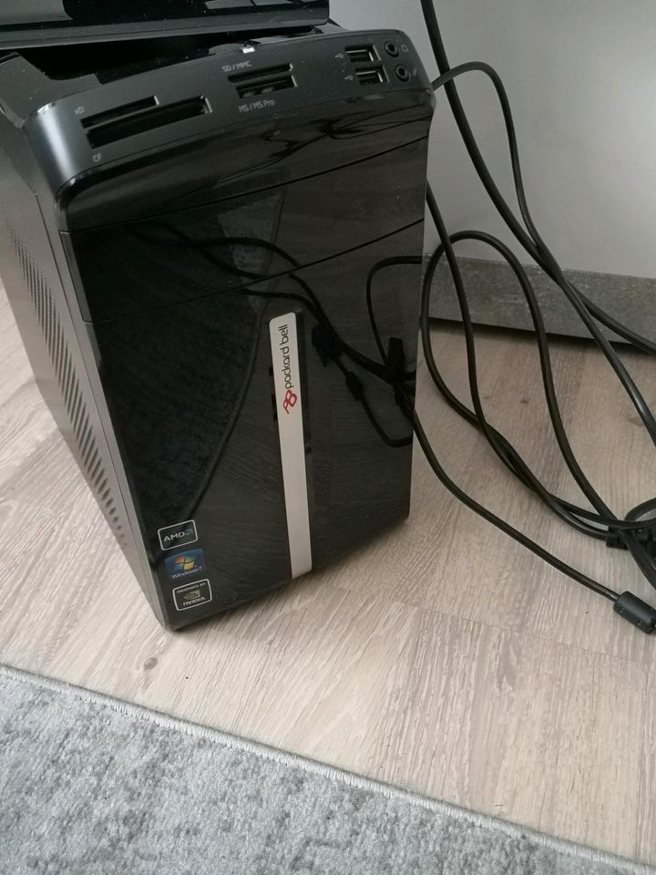 Packard Bell Desktop PC mit Monitor in Hildesheim