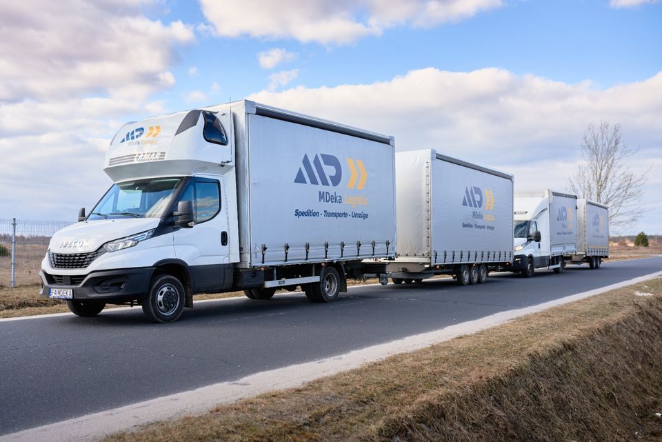 Firmen und Lager Umzügen , LKW mit Ladebordwand und Hubwagen in Rietschen