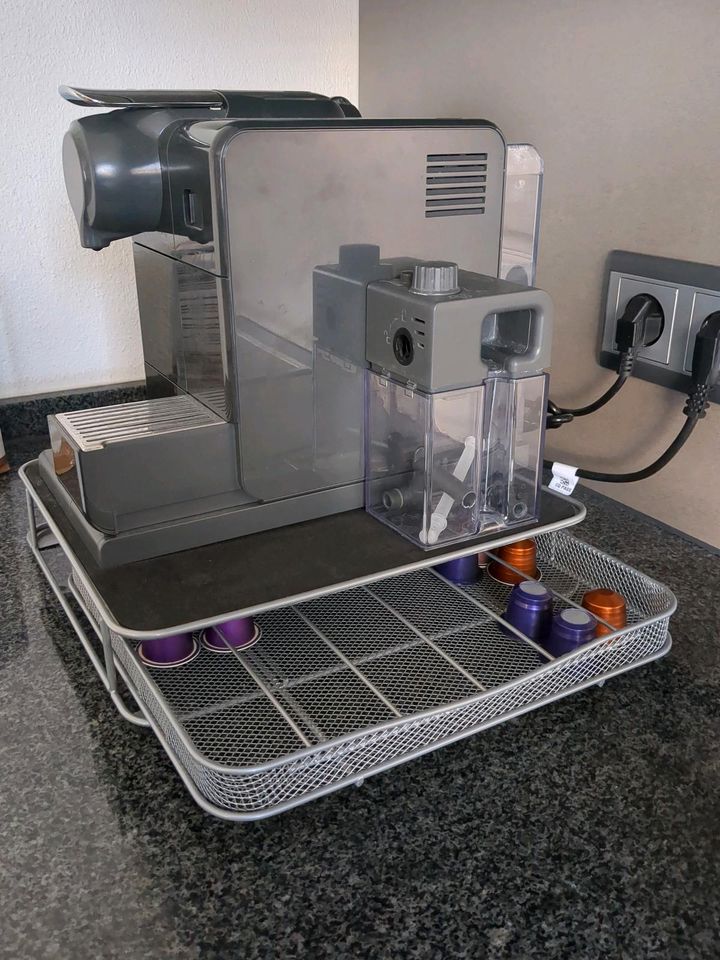 Nespresso DeLonghi Lattissima touch schwarz mit Kapselbehälter in Neu Ulm