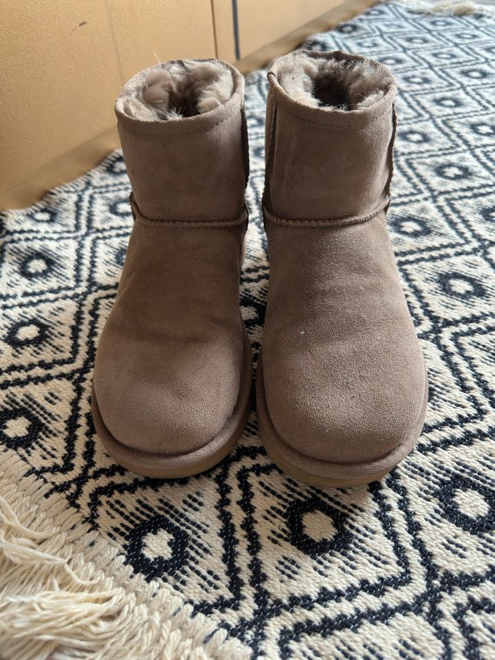 Uggs Größe 36 ZUGREIFEN ALLES MUSS RAUS ! in Viersen