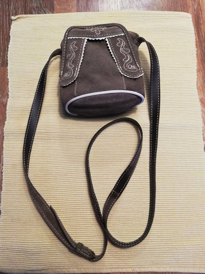 Schicke Dirndl Leder-Handtasche in braun von Fa. Hammerschmid in Landau in der Pfalz