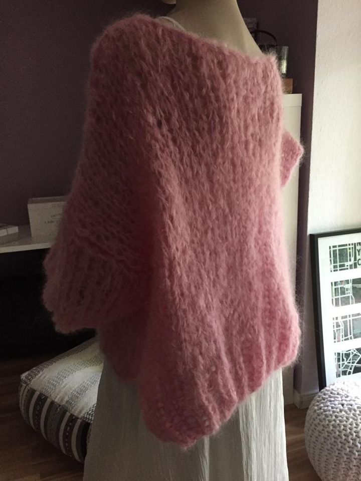 Long mohair hand strick Poncho Pullover oversize blass rose in Lilienthal