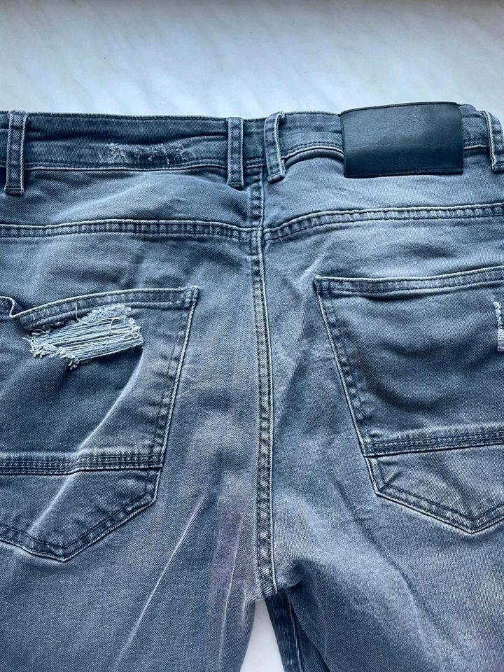 Herren Designer Jeans von Elias Rumelis in Größe 32 in Steinau an der Straße