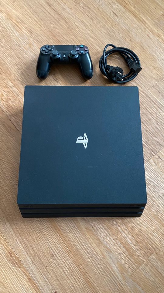 PS4 pro mit controller und 4 spiele + Ovp in Duisburg