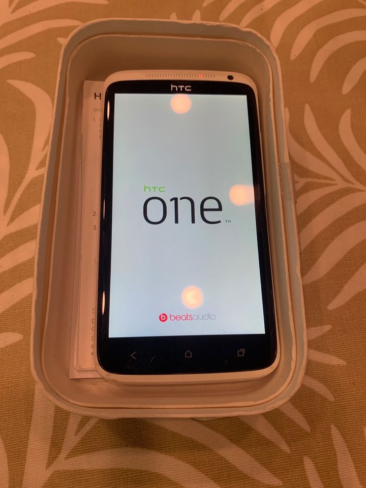 HTC One X mit OVP weiß in Nützen