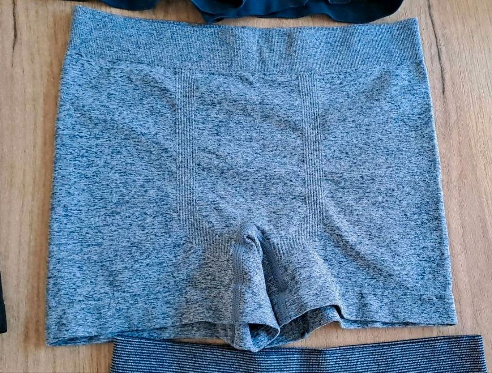 YIGGA Jungen Boxershorts Gr. 146/152 teilweise ungetragen in St Gangloff