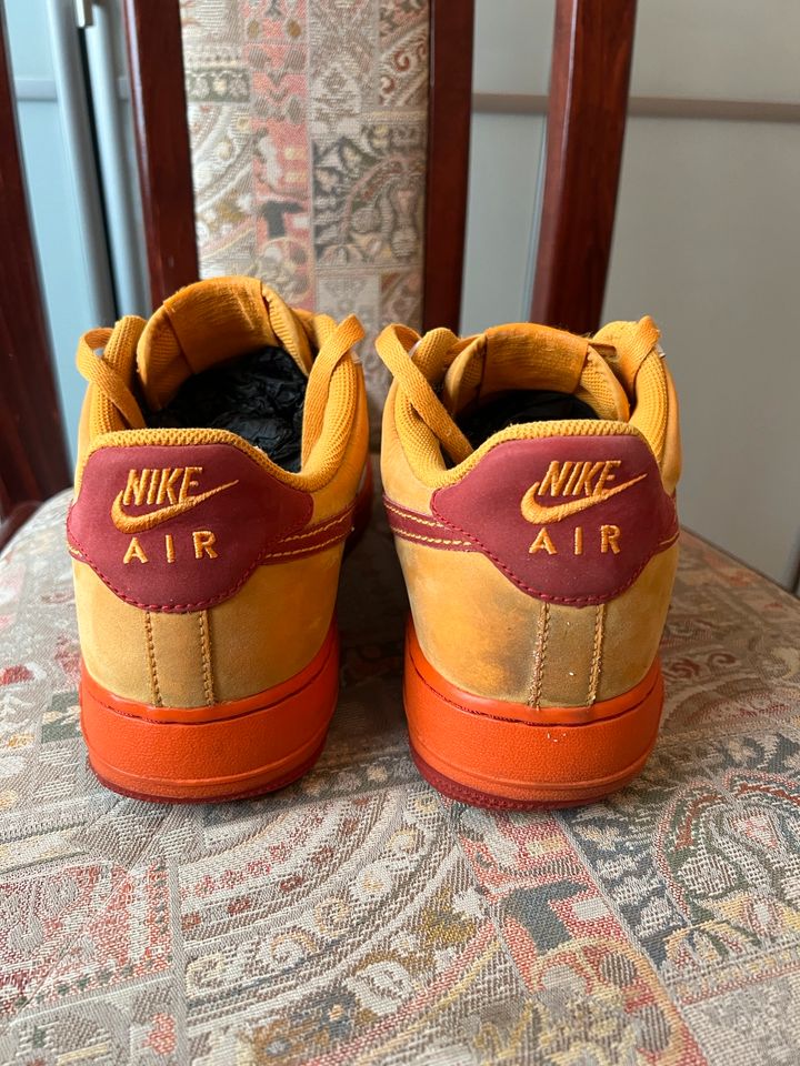 Nike Air Force One  AF-1 ‘82 Herrenschuhe OrangeWeiß Gr. 43 Retro in Pforzheim