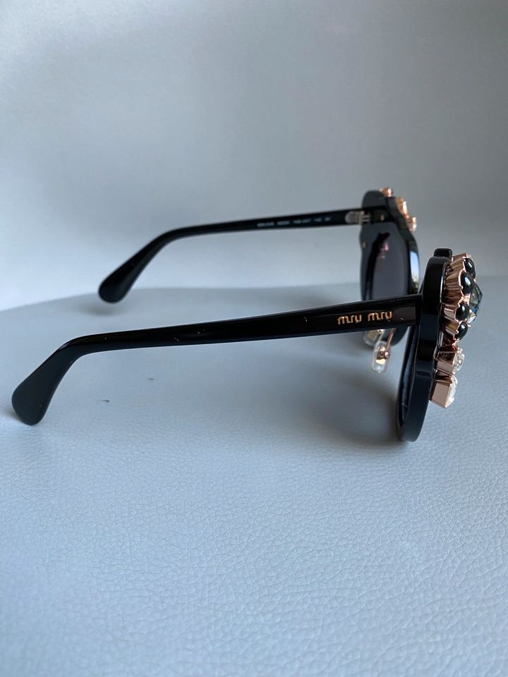 MIU MIU SONNENBRILLE MIT STEINE in Haan