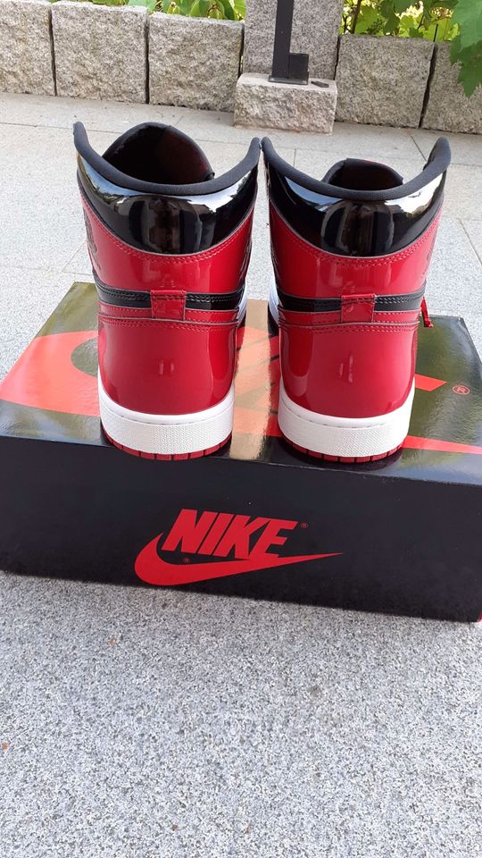 Nike Air Jordan 1 High Patent Bred 46 US12 NEU in Steinen