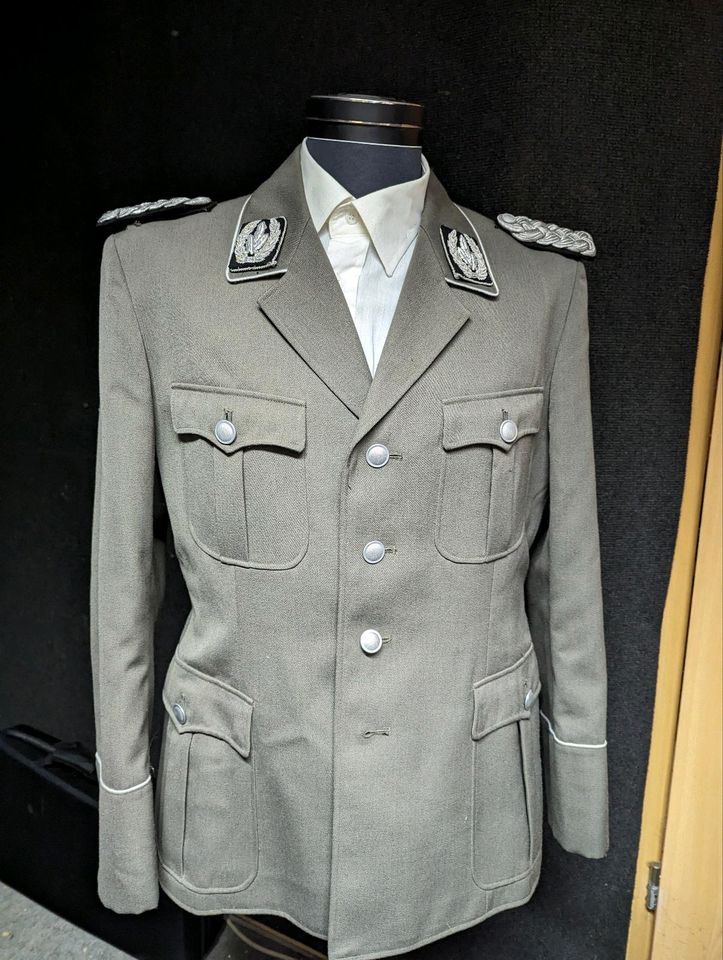 DDR Uniform mit Reichsführer Kragenspiegel in Rheinberg