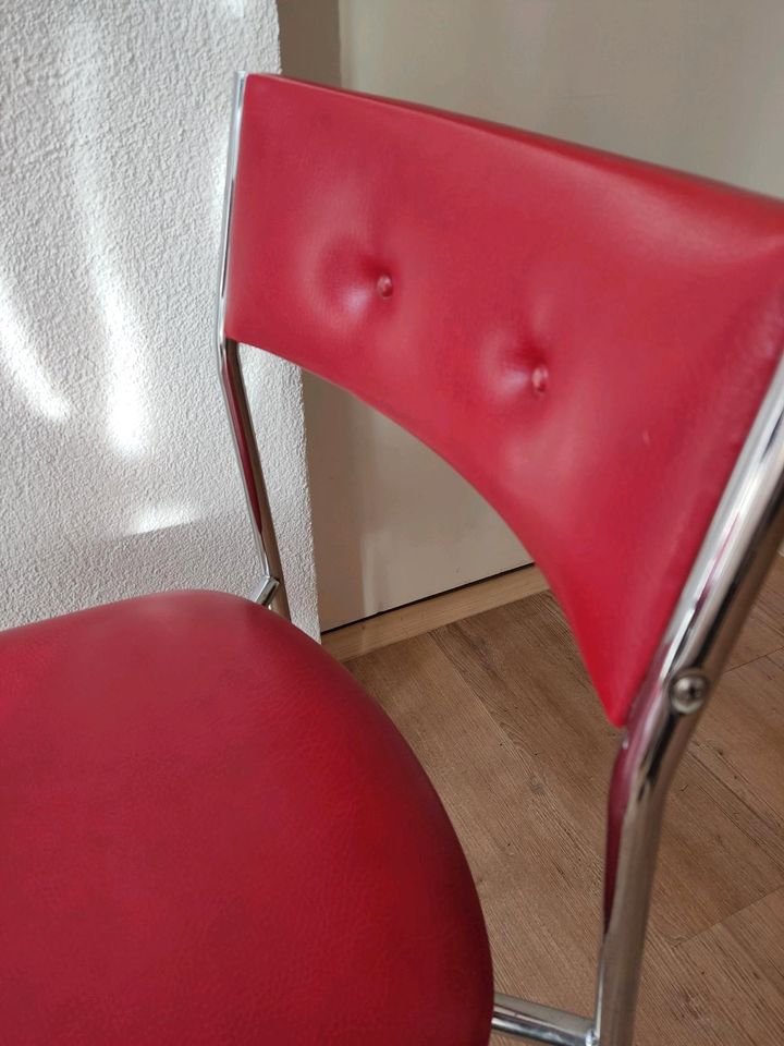 2 Chromstühle Stühle Metall retro Vintage rot 60er Jahre in Osterburken