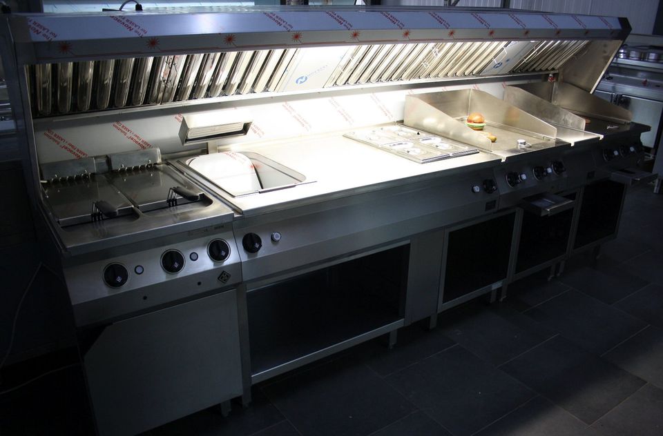 Imbissanlage Fa. MKN +Haube Gastro 2x Grillplatte 24 M Garantie ! in Borken