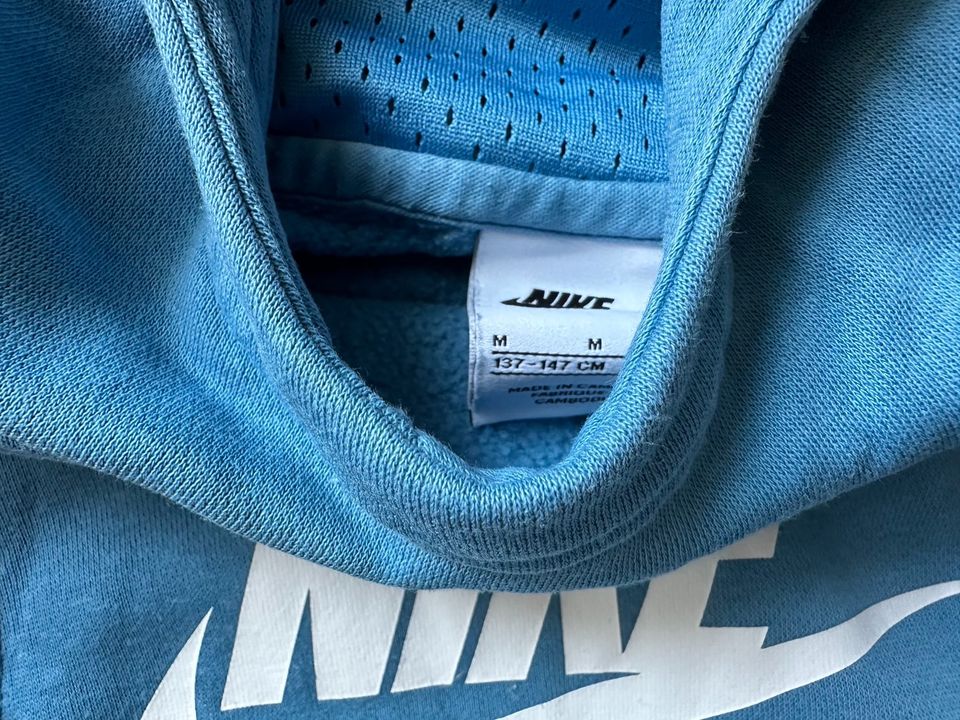 Pullover Nike Gr. 137 in Kiel