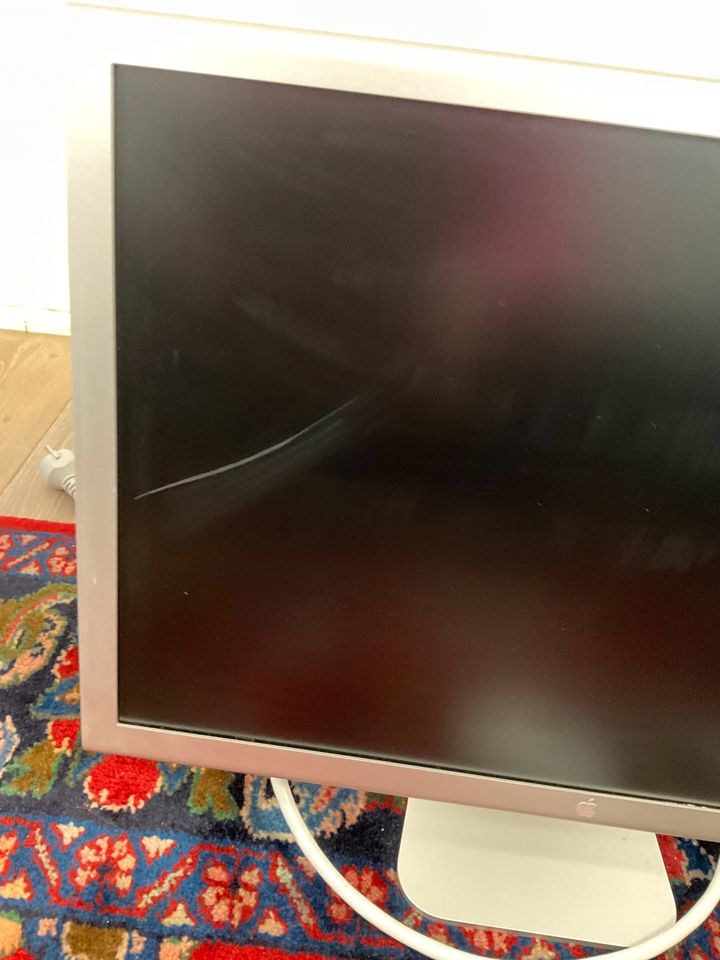 2x apple cinema display in Hamburg