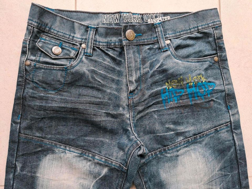 Top Gr. 152 Jeans straight gerade geschnitten used Look in Drei Gleichen
