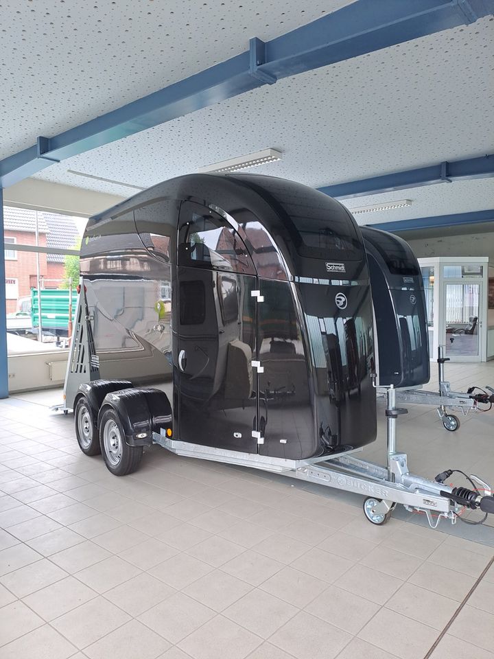 Careliner M Pferdetransporter Pferdeanhänger NEU, schwarz in Bad Arolsen