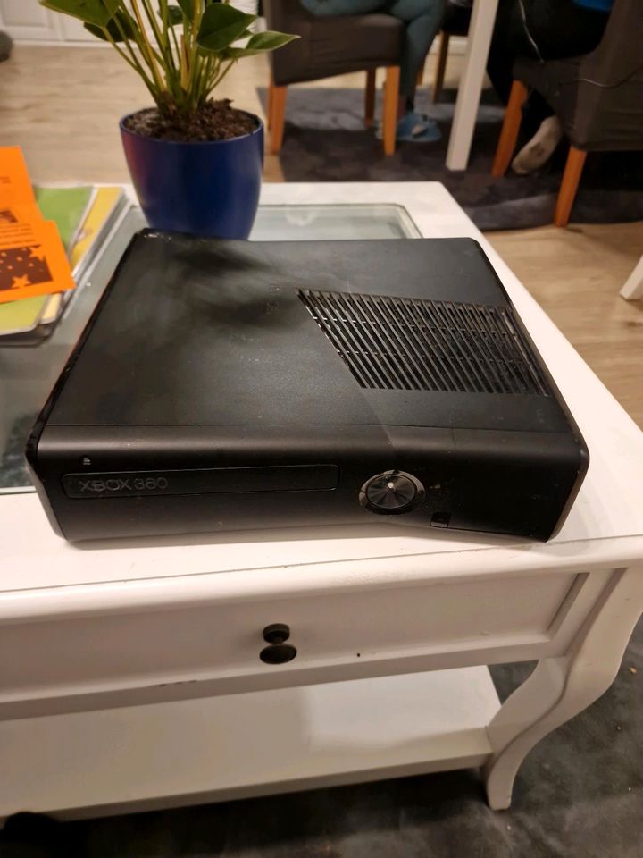 Ich biete eine Xbox 360 an in Sörup