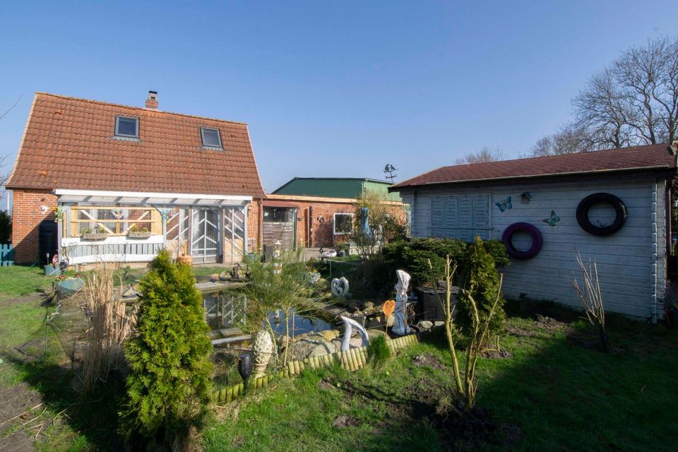 Richtig zuhause: Vielfach modernisiertes Eigenheim mit großem Garten in idyllisch-grüner Lage in Marne
