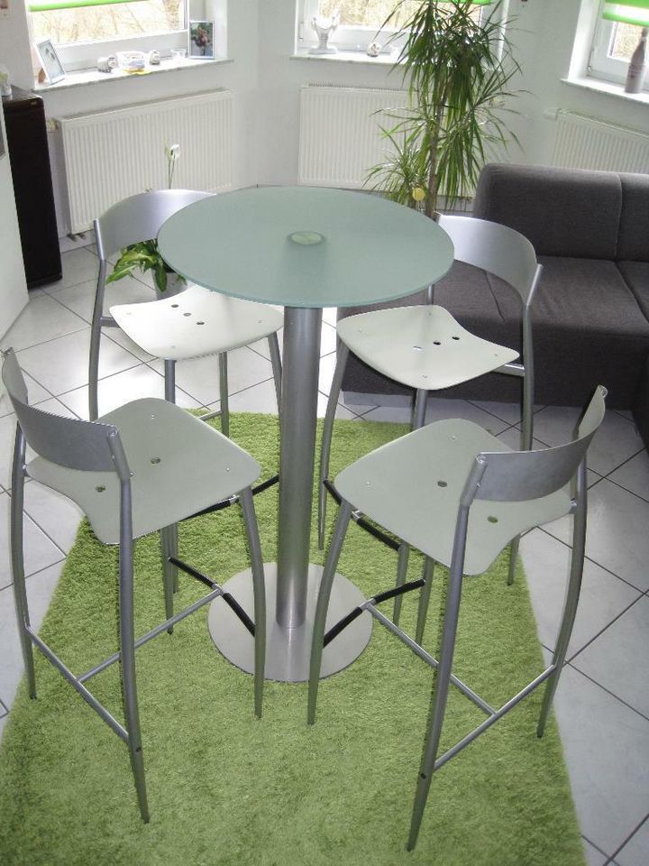 4 Barhocker mit Rückenlehne und Stehtisch Aluminium Stehstühle in Herborn