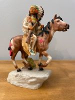 Native American Figur White Quiver mit Gewehr in der Hand auf pfe Mitte - Wedding Vorschau