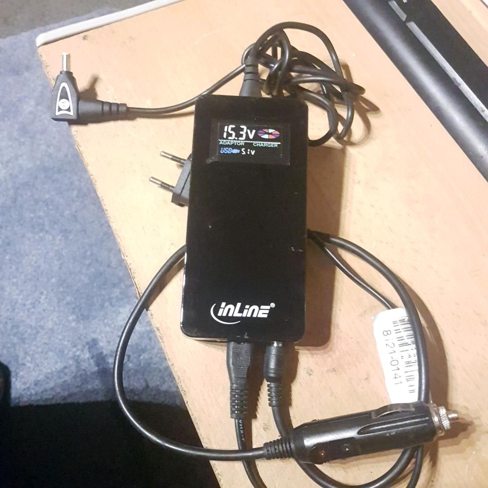 UNIVERSAL AC/DC ADAPTER USB 5.1v in Essen