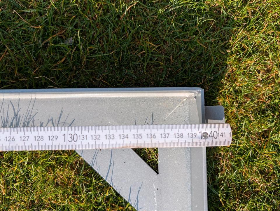 Grosser, wertiger und schöner Schirmständer für Ampelschirme in Aidlingen