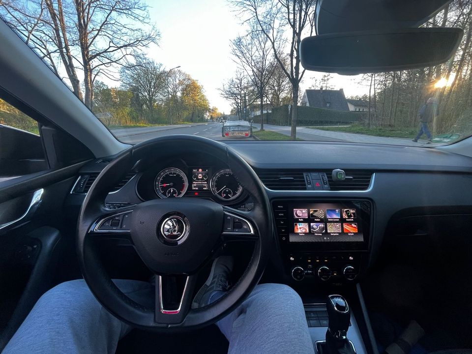 SKODA Octavia Kombi 2018, 2.0 TDI 150 PS DSG Clever in München