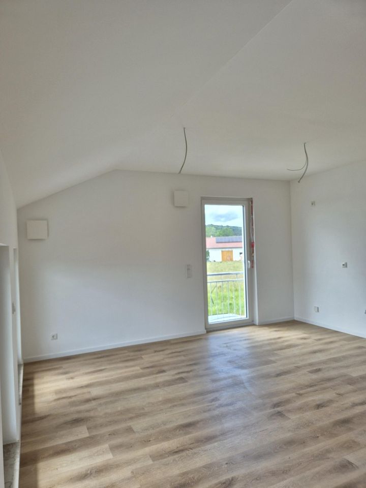 Neue großzügige und moderne 3-Zimmer Wohnung (90m²) mit Garten in Kirchroth