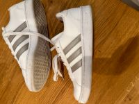 Adidas Damen Turnschuhe weißes Leder mit grauen Streifen Gr 8,5 Baden-Württemberg - Muggensturm Vorschau