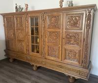 Großer Massiver geschnitzter Holzschrank Hessen - Dautphetal Vorschau