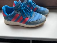 Adidas Sneaker - Blau mit hellroten Akzenten Herzogtum Lauenburg - Ratzeburg Vorschau