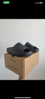 Yeezy Slides 42 Onxy mit OVP + Rechnung Frankfurt am Main - Bahnhofsviertel Vorschau