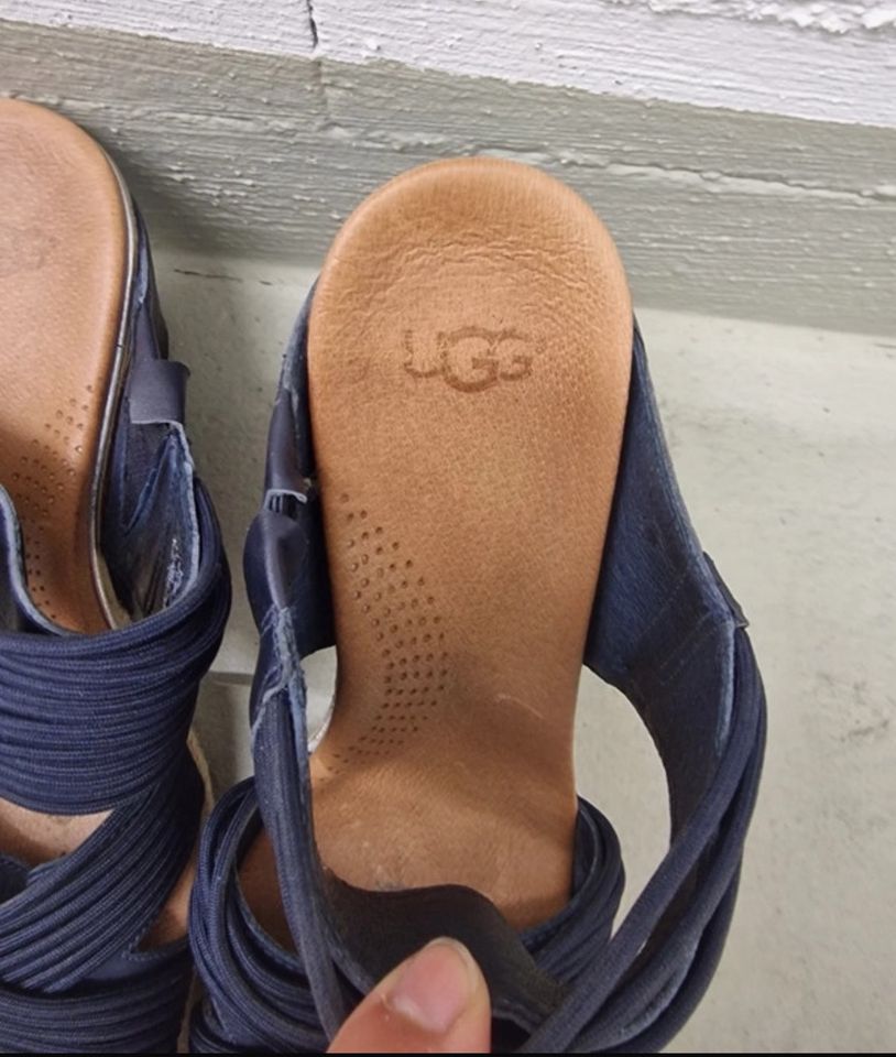 UGG Original Echtleder Sandalen Gr 41 Flussbett bepolstert in Köln