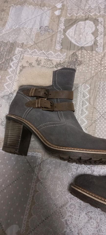 Stiefel Stiefeletten grau blau 39 Tamaris Reißverschluss Fell in Kahla