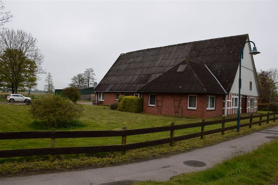 Ein Traum, das eigene Pferd direkt am Haus zu haben! Teilsaniertes Bauernhaus mit 1 Ha. Weide! in Bülkau