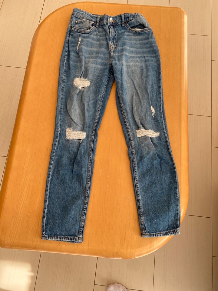 1 Jeans blau + 1 Jogginghose grau Größe 164 in Wolframs-Eschenbach