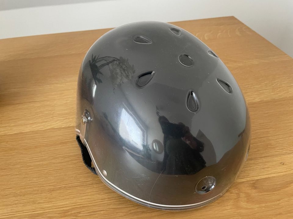 GLOBBER schwarzer Fahrradhelm / Skaterhelm mit Licht Gr.48-53 in Mönchengladbach