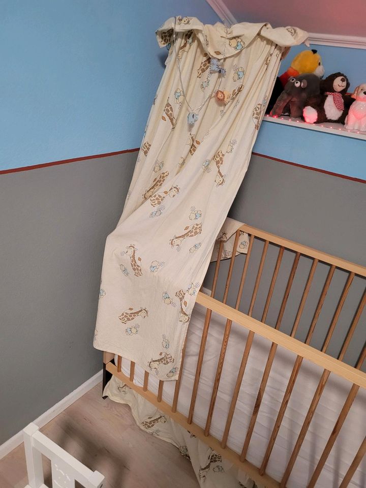 Babybett mit Matratze in Schechen