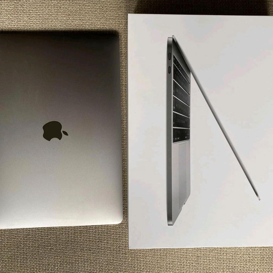 Apple MacBook Pro 2017 13,3 2,5GHz i7 in Düsseldorf