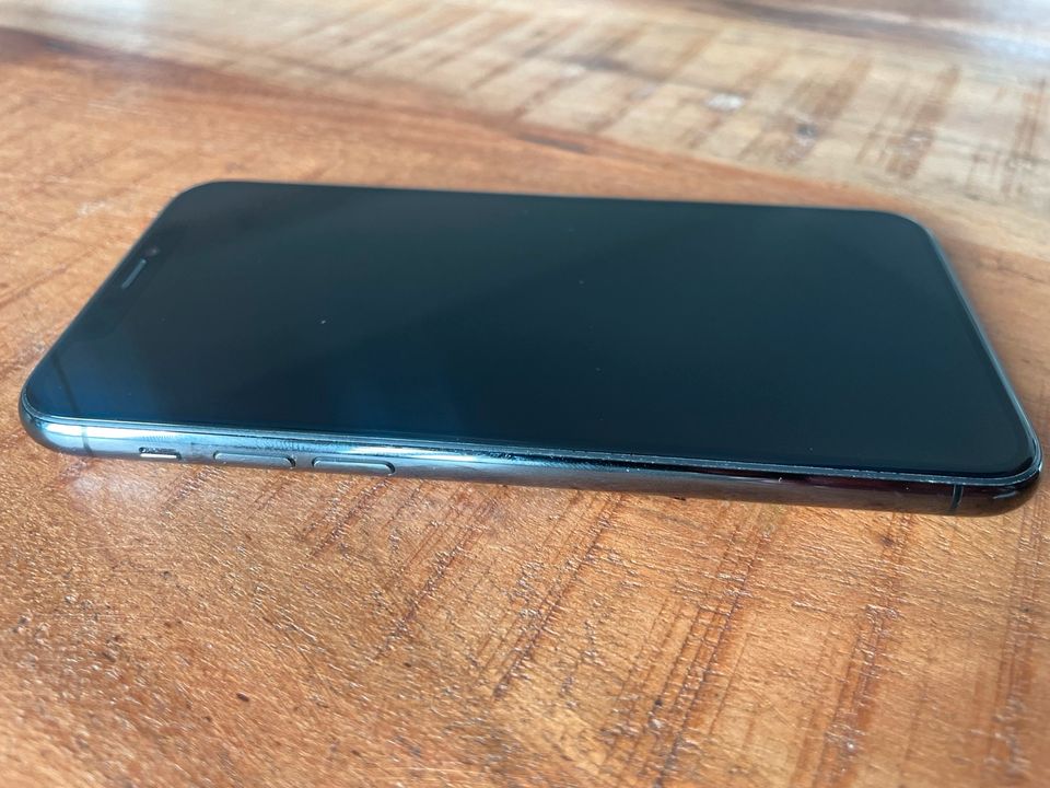 iPhone 11 Pro space grau 64 GB mit Zubehör in Bochum