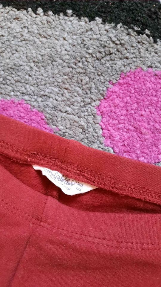 2 Leggins c&a Gr. 104 und 110 in Neusitz