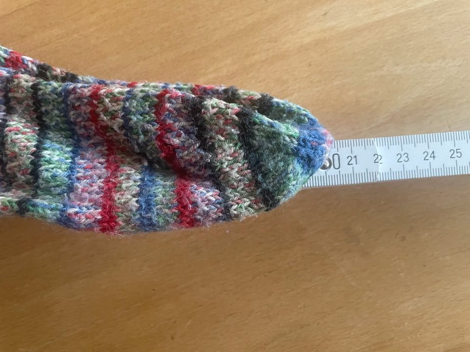 Stricksocken Kinder bunt gestreift in Bad Rappenau