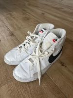 Neuwertige Schuhe / Sneaker / Chucks gr. 40 Nike Baden-Württemberg - Tübingen Vorschau