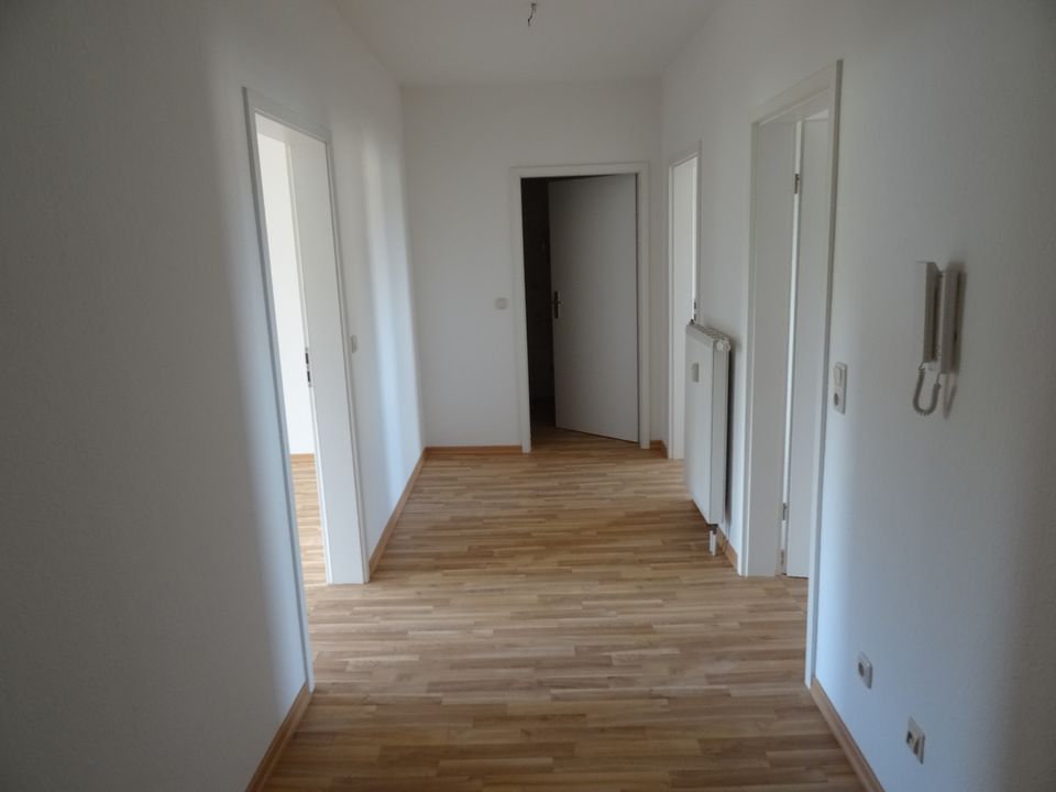 58174 - Große 2 Zimmer Mietwohnung in repräsentativen Altbau in Plauen